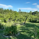 La Ruche Nocleg ze śniadaniem Grospierres